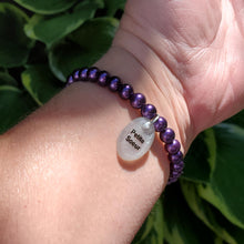Load image into Gallery viewer, Handmade little sister (petite soeur) pearl charm bracelet - purple or custom color - Little Sister Pearl Bracelet - Sister Gift
