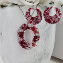 Load image into Gallery viewer, Handmade real flower resin oval necklace accompanied by a pair of round earrings made with rose petals and silver flakes. - Flower Jewelry, Bridal Gifts, Jewelry Set