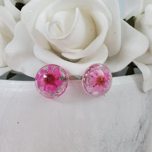 Handmade tiny real flower stud earrings preserved in resin. - pink and silver - Floral Stud Earrings, Resin Earrings, Round Earrings