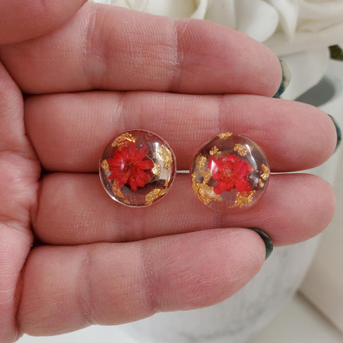 Handmade tiny real flower stud earrings preserved in resin. - red and gold - Flower Post Earrings, Resin Earrings, Round Earrings