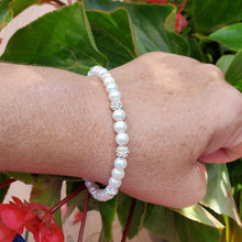 Load image into Gallery viewer, Handmade pearl and crystal bracelet, white and silver or custom color - Gifts For Bridesmaids - Bracelet Set - Bridal Sets