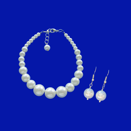 handmade pearl bracelet accompanied by a pair of earrings, white or custom color