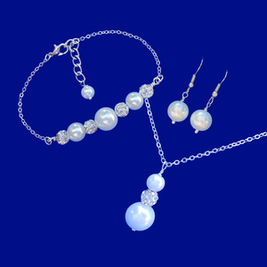 An handmade pearl and crystal drop necklace accompanied by a bar bracelet and a pair of pearl earrings. 