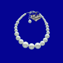 Load image into Gallery viewer, Handmade sister of the groom pearl charm bracelet, white or custom color - Sister of the Groom Bracelet - Bridal Bracelets