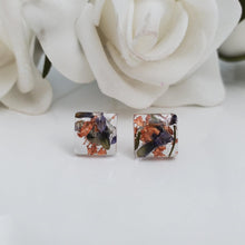 Load image into Gallery viewer, Flower Stud Earrings, Resin Earrings, Resin Flower Jewelry - Handmade resin square earrings with lavender petals and rose gold leaf