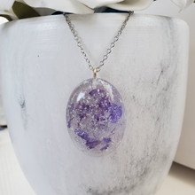 Load image into Gallery viewer, Pendant Necklace - Necklaces - Flower Necklace - Handmade resin oval necklace with real statice flowers and silver flakes.