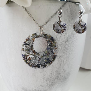 Handmade real flower circular necklace and stud earring jewelry set made with lavender petals and silver flakes preserved in resin. Bridesmaid Gifts, Flower Jewelry, Jewelry Sets