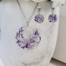 Load image into Gallery viewer, Handmade real flower circular necklace and stud earring jewelry set made with purple statice and silver flakes preserved in resin. Bridesmaid Gifts, Flower Jewelry, Jewelry Sets