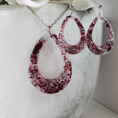 Handmade real flower teardrop pendant necklace accompanied by a matching pair of stud drop earrings made with rose petals and silver flakes preserved in resin. Resin Jewelry, Flower Jewelry, Jewelry Sets