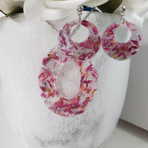Handmade real flower resin oval necklace accompanied by a pair of round earrings made with red clover flowers and silver flakes. - Flower Jewelry, Bridal Gifts, Jewelry Set