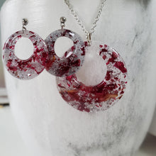 Load image into Gallery viewer, Handmade real flower circular pendant necklace accompanied by a matching pair of earrings made with rose petals and silver flakes preserved in resin - Dried Flower Jewelry, Bridal Gifts, Jewelry Sets