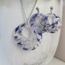 Load image into Gallery viewer, Handmade real flower circular pendant necklace accompanied by a matching pair of earrings made with blue cornflower and silver flakes preserved in resin - Dried Flower Jewelry, Bridal Gifts, Jewelry Sets