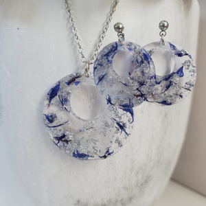 Handmade real flower circular pendant necklace accompanied by a matching pair of earrings made with blue cornflower and silver flakes preserved in resin - Dried Flower Jewelry, Bridal Gifts, Jewelry Sets