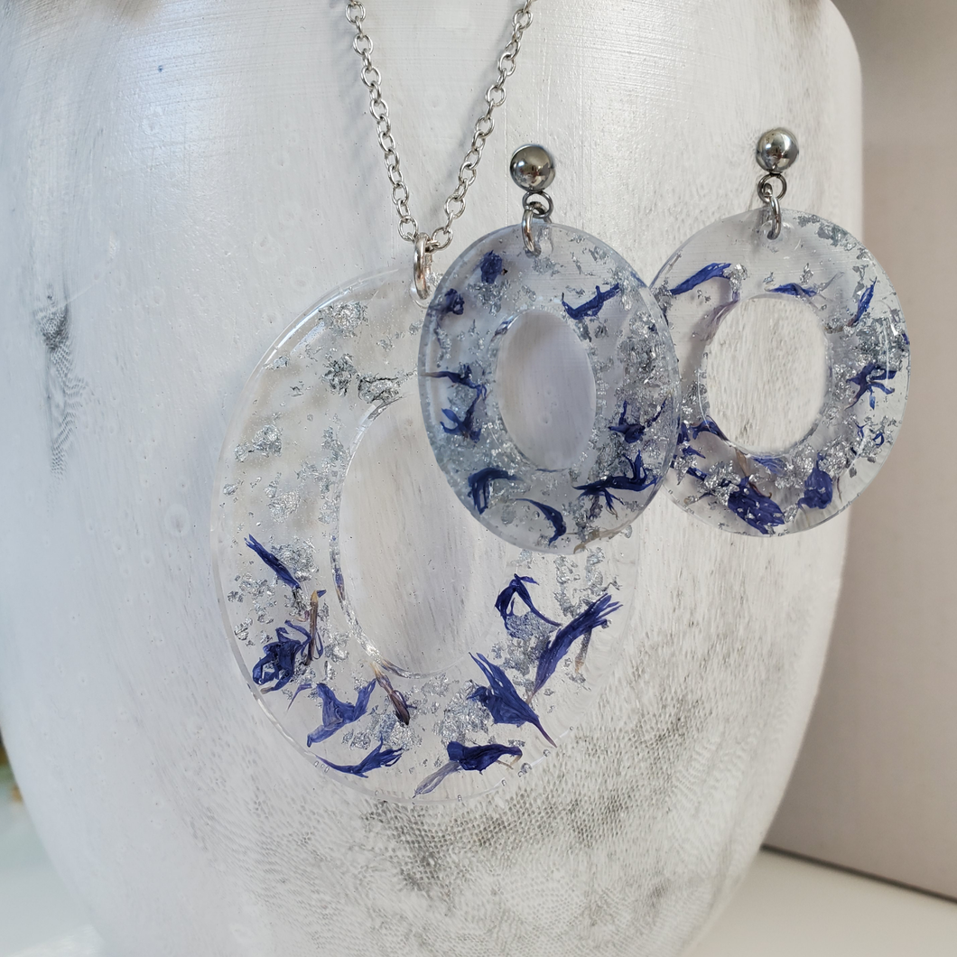 Handmade real flower oval pendant necklace accompanied by a pair of oval stud earrings made with blue cornflower and silver leaf preserved in resin.  - Flower Jewelry, Blue Jewelry, Jewelry Sets