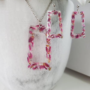 Handmade real flower rectangular pendant necklace accompanied by a matching pair of stud earrings made with red clover flowers and silver flakes. Blue Jewelry, Flower Jewelry, Jewelry Sets